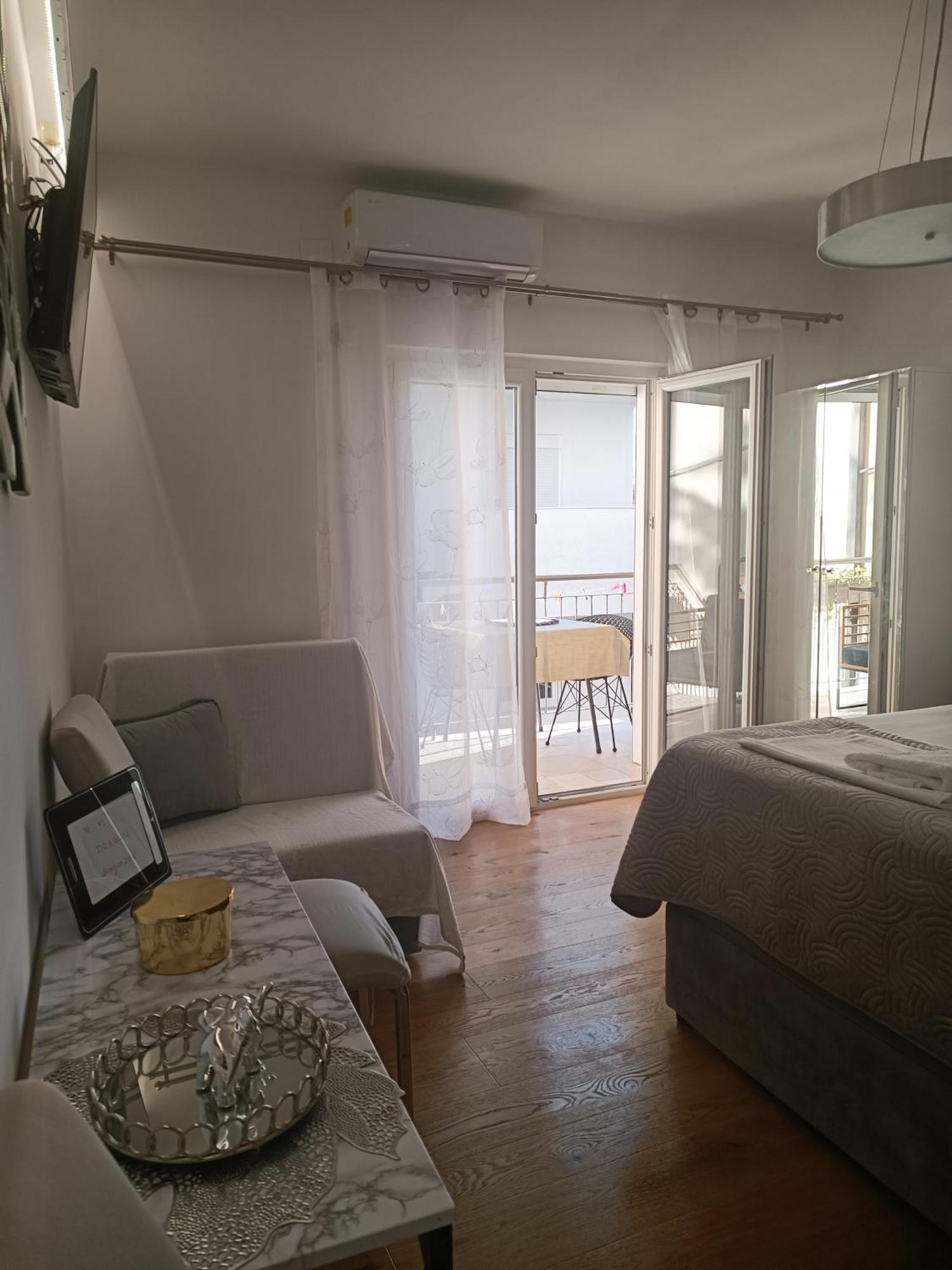 Apartment Golden Sunrise - 4 Ul.Petra Svacica11 Baška Voda Dış mekan fotoğraf