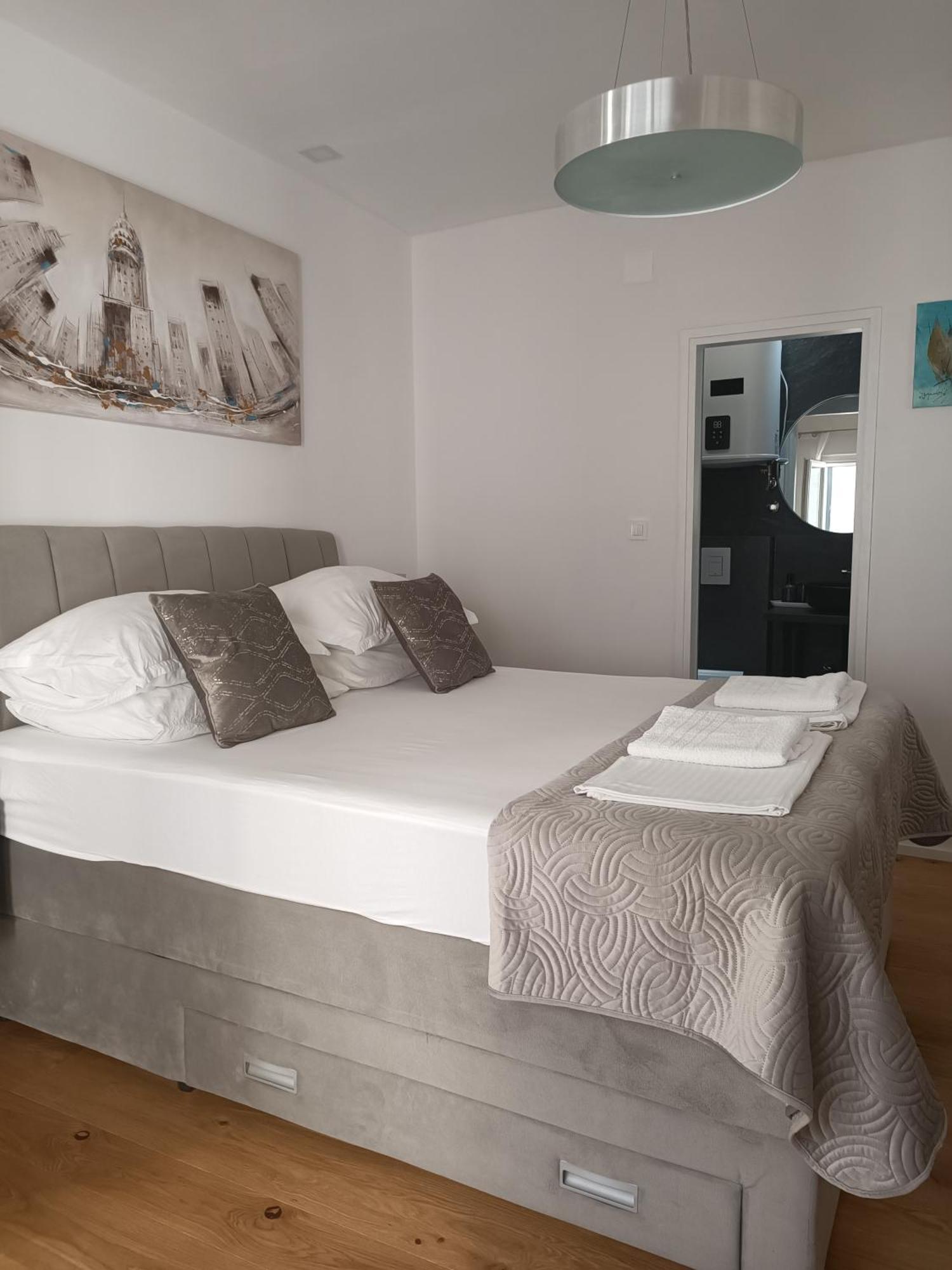 Apartment Golden Sunrise - 4 Ul.Petra Svacica11 Baška Voda Dış mekan fotoğraf