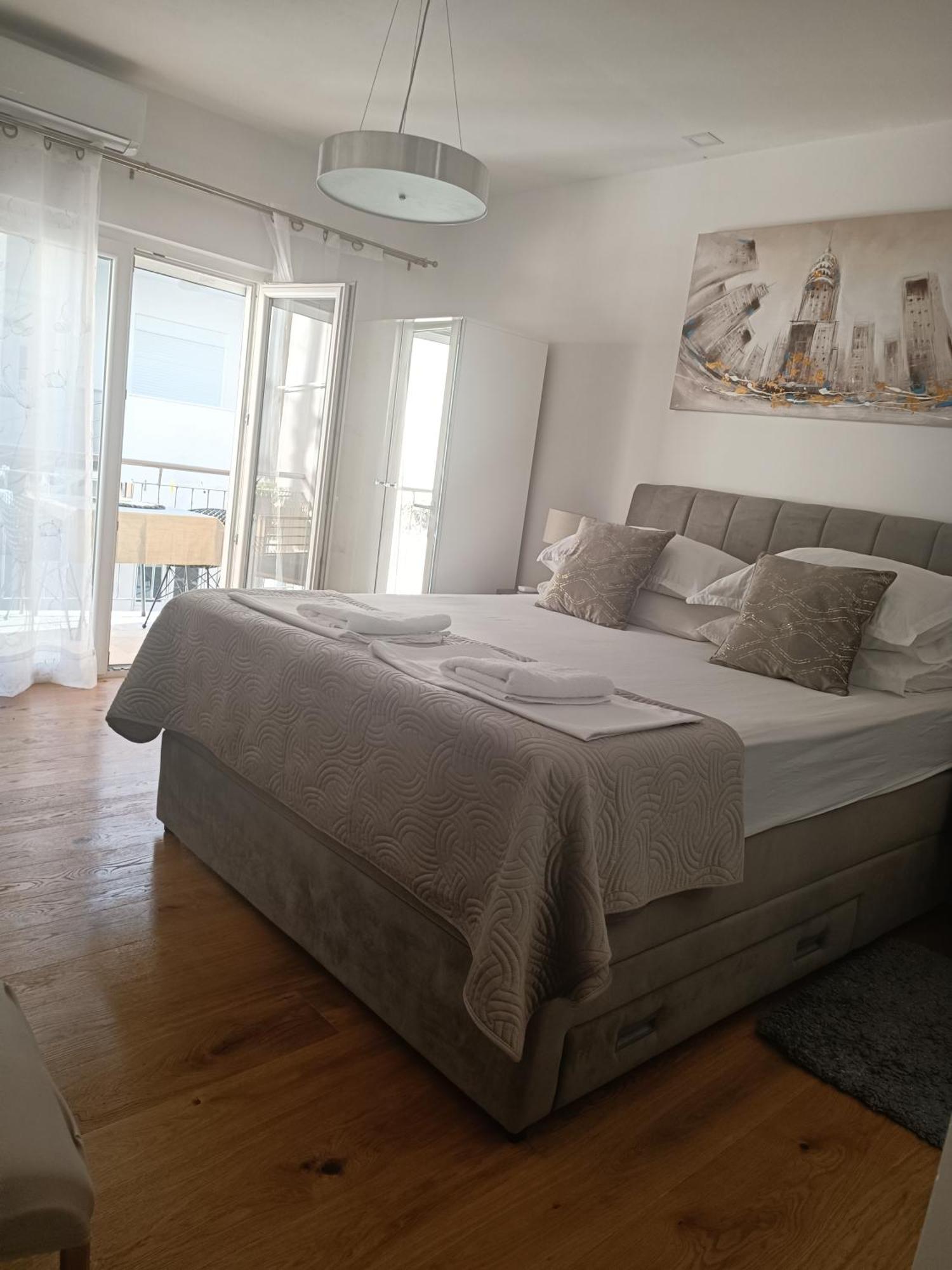 Apartment Golden Sunrise - 4 Ul.Petra Svacica11 Baška Voda Dış mekan fotoğraf